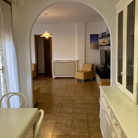 Appartamento Triangolo דירה קאורלה